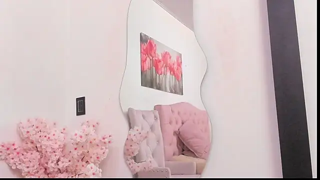 pinky_f00x's Live XXX Chat