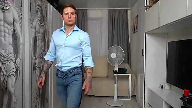 NickHOWLEN live XXX chat