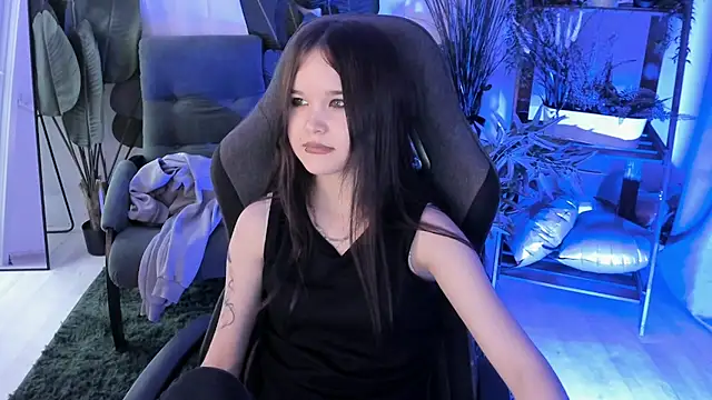 Elainebeness Adlı Modelin Canlı XXX Sohbeti