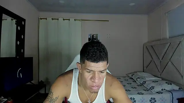 Toptony22 Adlı Modelin Canlı XXX Sohbeti
