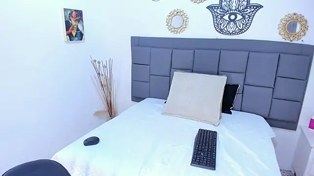 silvanadelatorre Adlı Modelin Canlı XXX Sohbeti