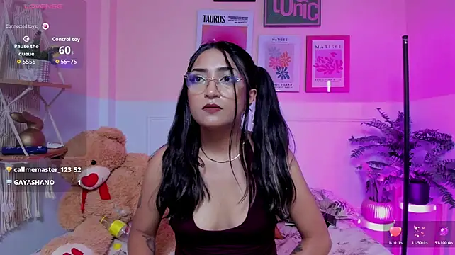 XXX chat uživo modela NikyVixen
