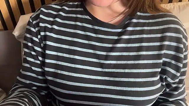 Lucyschickt's Live XXX Chat