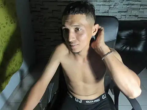 Вебкам-шоу sech_guerrero