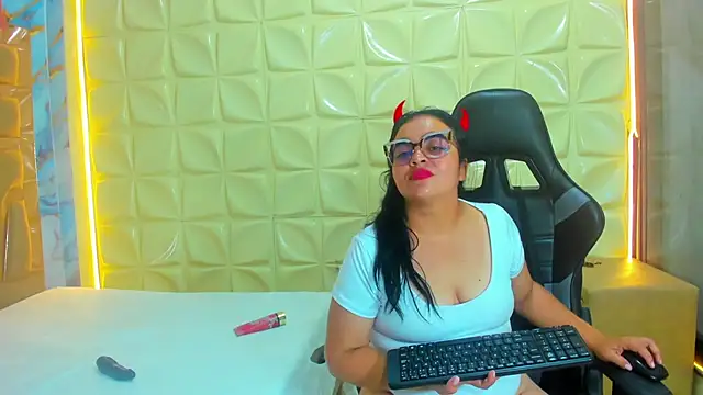 megan_glenda élő XXX-chatje