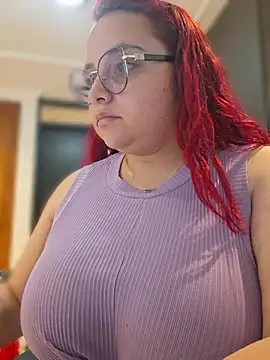 دردشة CURVY-HORNY الجنسية المباشرة