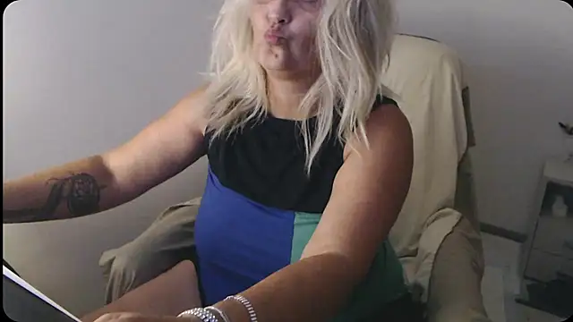 Divineblond 现场XXX聊天
