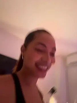 AkiraY10 Adlı Modelin Canlı XXX Sohbeti