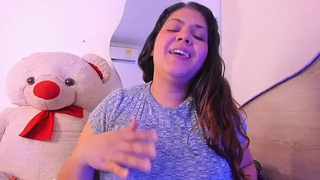 ORIANNA_21 élő XXX-chatje