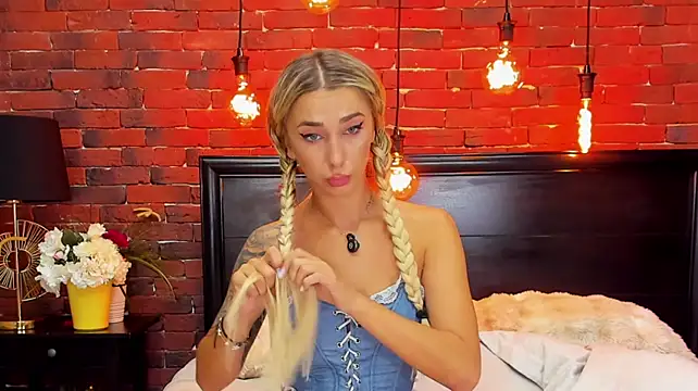 Онлайн чат XXX ChristynaRoss