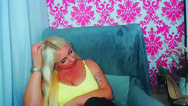 LuxuriaGoddess' Live XXX Chat