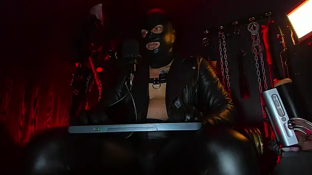 Master_Connor_BDSM Adlı Modelin Canlı XXX Sohbeti
