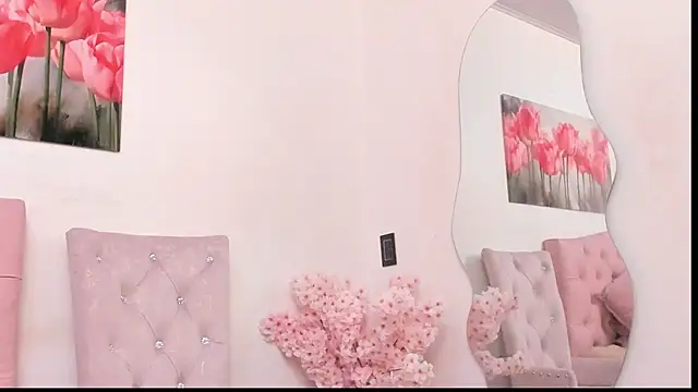 pinky_f00x's Live XXX Chat