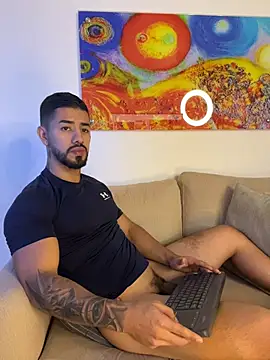 Ezzio_Scolaro Show in webcam