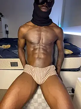 MaskDaddy: διαδικτυακό σόου στην κάμερα