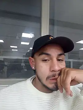 Taylor_DiamondBoy's Live XXX Chat