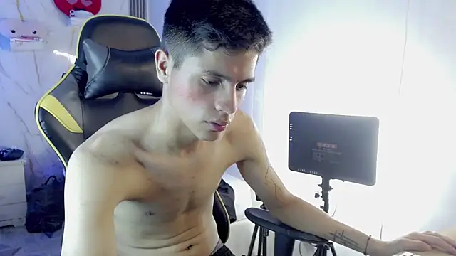 Chat +18 de Ascii_one ao vivo