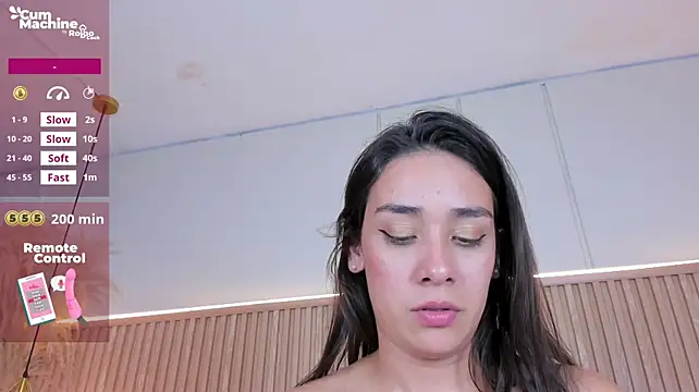 NahimiThompson's Live XXX Chat