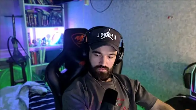 Chatroom XXX en direct de _Serious_Man