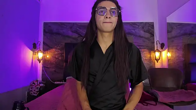 Adrian_WolfのライブXXXチャット
