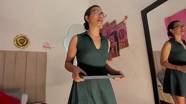 stacyfoxxx's Live XXX Chat