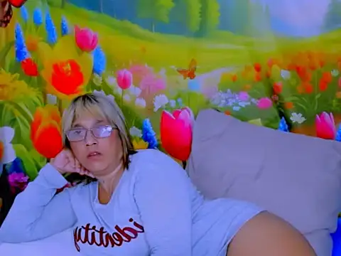 indianroxy's Live XXX Chat