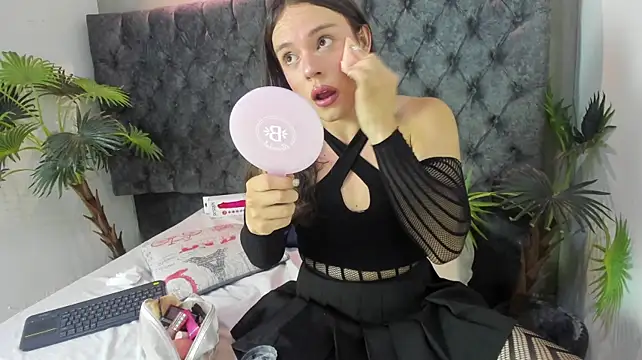 Show modela Miasinclare na web-kameri