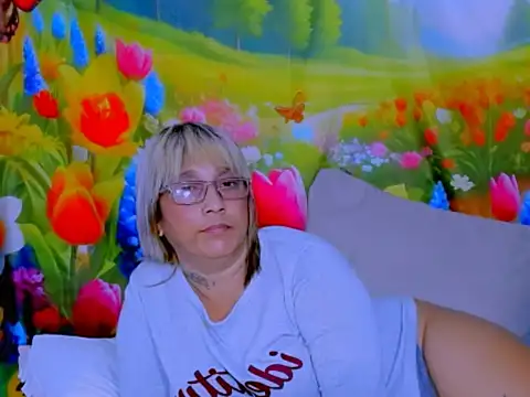 indianroxy's Live XXX Chat