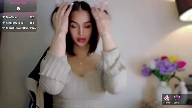 Anna_HollyDoll Show in webcam
