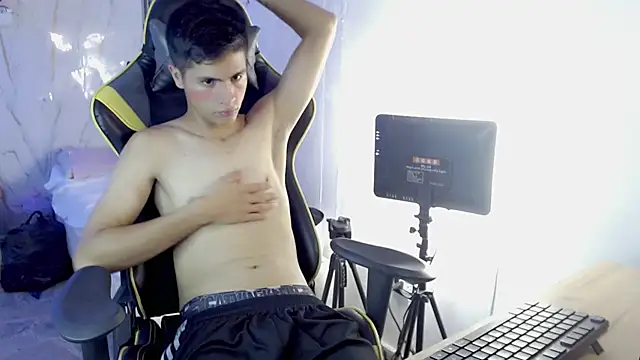 Chat +18 de Ascii_one ao vivo