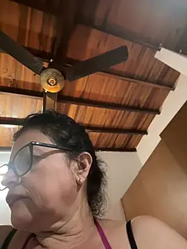Chatroom XXX en direct de Sharongirl07