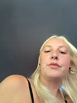 Chat +18 de MerlinDave ao vivo