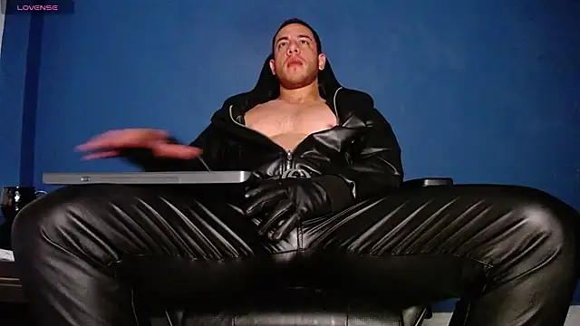 Maxxxpowerful Webcam show