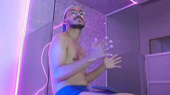 thomas_montiel's Live XXX Chat
