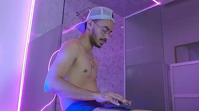 thomas_montiel's Live XXX Chat
