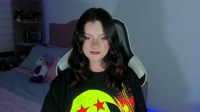 OphelianaRose33 Adlı Modelin Canlı XXX Sohbeti