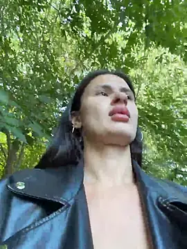 Chatroom XXX en direct de MiraReach