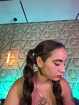 MelanyyJhonson15's Live XXX Chat