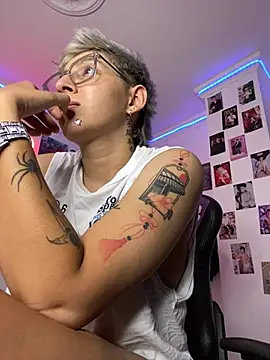 Mikeking14 élő XXX-chatje