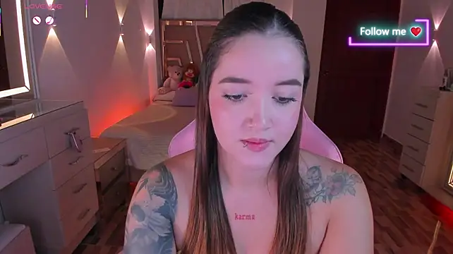 Živý XXX chat MiaLatina_