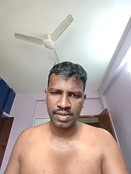 Paramkeerthi élő XXX-chatje