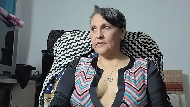 Chat +18 de merlyna_goldens ao vivo