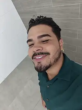 XXX chat uživo modela TheKingThiago