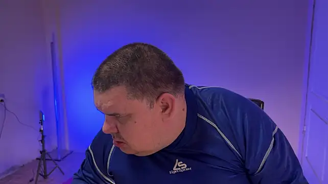 chubby_daddy élő XXX-chatje