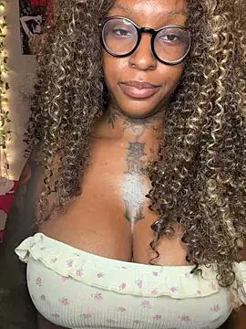 Chat +18 de MistiSavannah ao vivo
