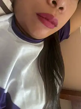 Pilipinalyn23's Live XXX Chat