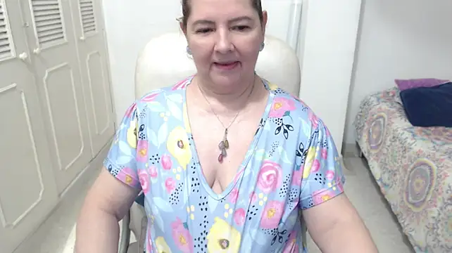 leonela_69 live XXX chat