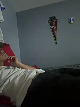 Jancelbig13: διαδικτυακό σόου στην κάμερα