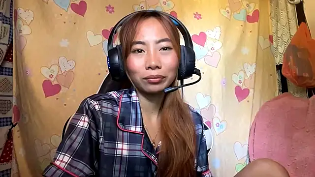 PiaSwidaのライブXXXチャット