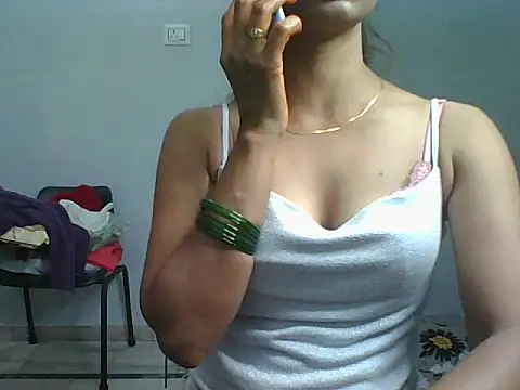 Show modela Sonam1186 na web-kameri